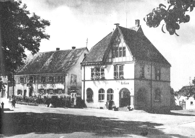 Friedinger Rathaus mit der Gaststätte Löwen im Jahre 1960